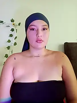 Snapshot of Celeste_camila18 chatting on 10-11-25, 04:38 Celeste camila18 online show from 10-11-25, 04:38