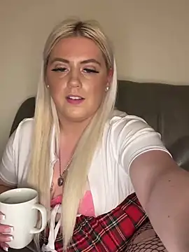 Blondiee3088 online show from 12-04-24, 10:19