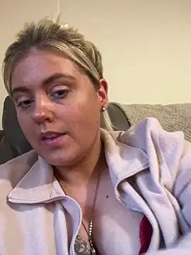 Blondiee3088 online show from 01-21-25, 03:54