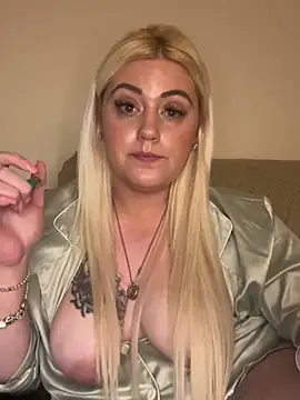 Blondiee3088 online show from 02-12-25, 09:01