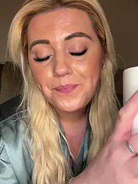 Blondiee3088 online show from 03-08-25, 07:09