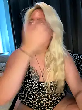 Blondiee3088 online show from 10-02-25, 11:17