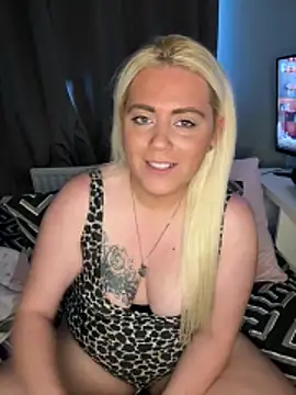 Snapshot of Blondiee3088 chatting on 11-17-25, 01:39 Blondiee3088 online show from 11-17-25, 01:39