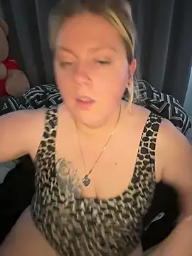 Snapshot of Blondiee3088 chatting on 02-20-26, 09:43 Blondiee3088 online show from 02-20-26, 09:43