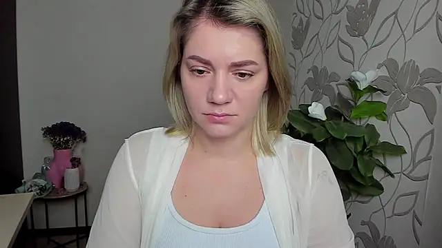 MariaSttone online show from 10-25-25, 01:40