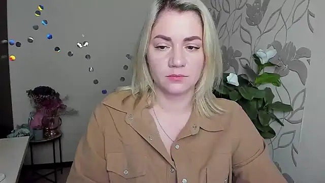 Snapshot of MariaSttone chatting on 02-10-26, 06:23 MariaSttone online show from 02-10-26, 06:23