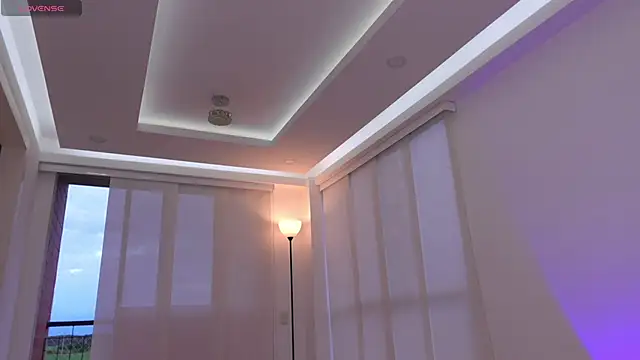 nicollefiorett online show from 12-25-24, 10:48