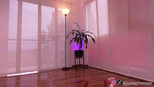 nicollefiorett online show from 02-13-25, 10:22