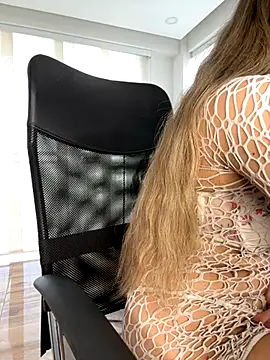 nicollefiorett online show from 10-21-25, 08:53