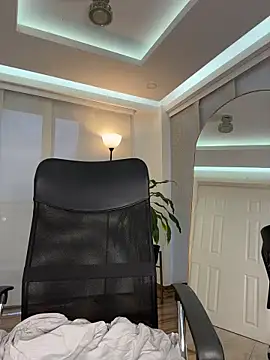 nicollefiorett online show from 11-20-25, 10:42