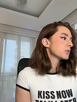 nicollefiorett online show from 04-19-26, 10:45