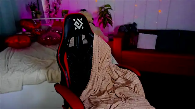 Makima lee online show from 02-15-25, 11:50