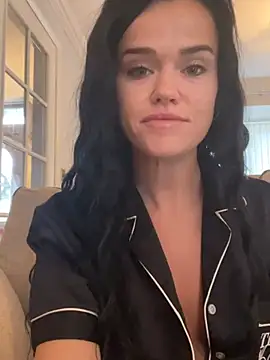 English-Chloe96 online show from 12-17-24, 11:39