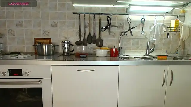 MilfeaN online show from 09-18-25, 06:59