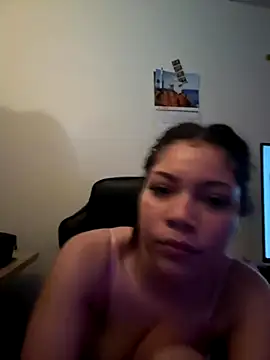 Snapshot of ladylavish chatting on 10-04-25, 05:38 ladylavish online show from 10-04-25, 05:38