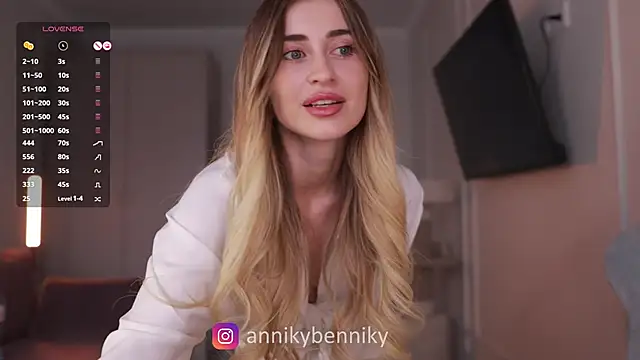 Coconutkittyy online show from 03-04-25, 02:42