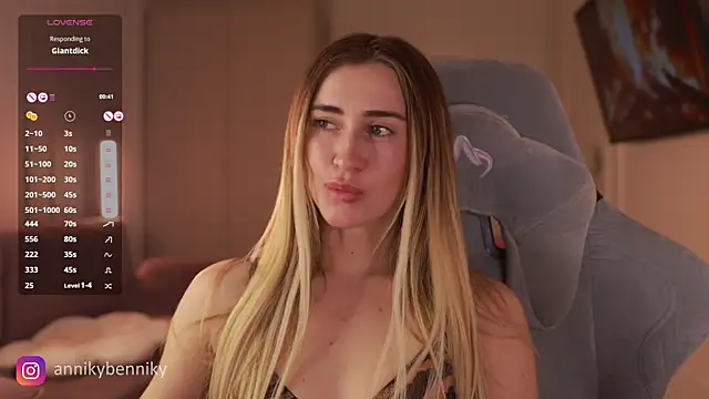 Coconutkittyy online show from 03-09-25, 09:03