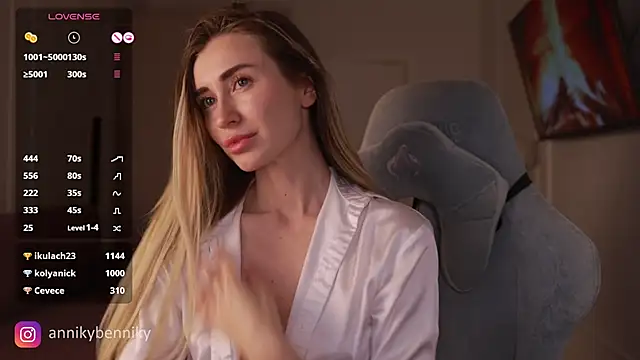 Coconutkittyy online show from 03-18-25, 07:53