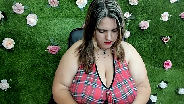 Huge Titties  online show from 09-19-25, 07:03