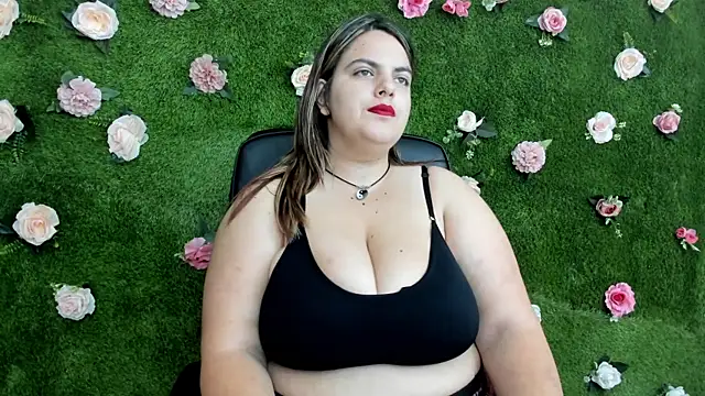 Huge Titties  online show from 09-23-25, 07:06
