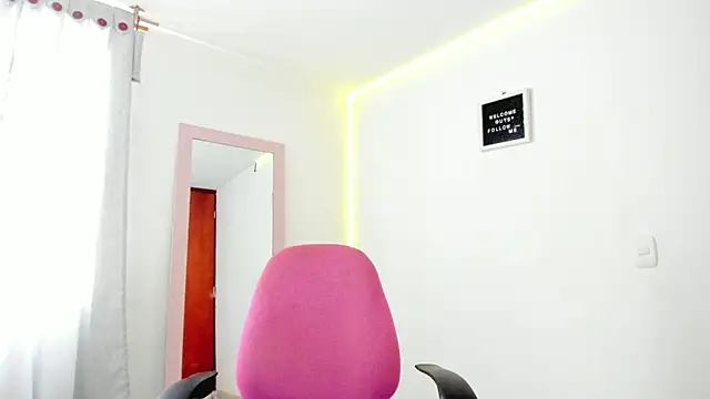 Anniie grey online show from 12-18-24, 02:17