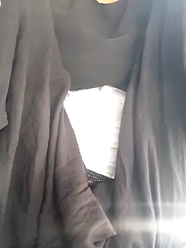 saloni19881 online show from 09-12-25, 03:28