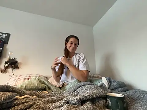 MissSwitch online show from 12-19-24, 01:18