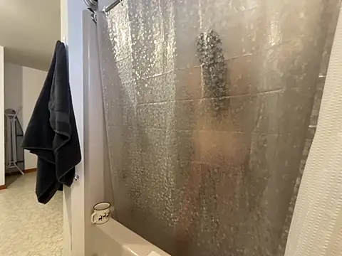 MissSwitch online show from 12-20-24, 01:22