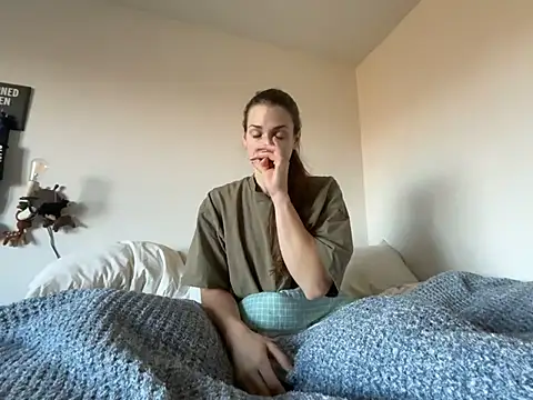 MissSwitch online show from 12-31-24, 02:03