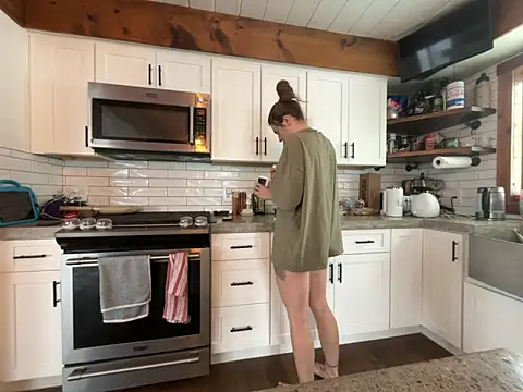 MissSwitch online show from 01-17-25, 03:53