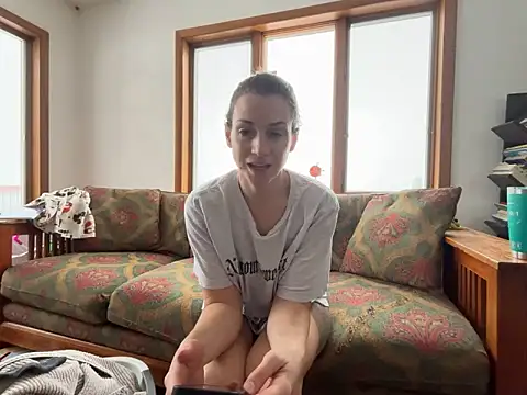 MissSwitch online show from 02-17-25, 03:42