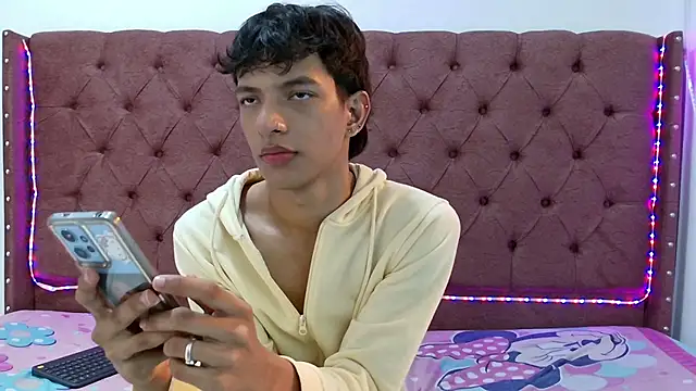 boys yourparty online show from 01-18-25, 01:40