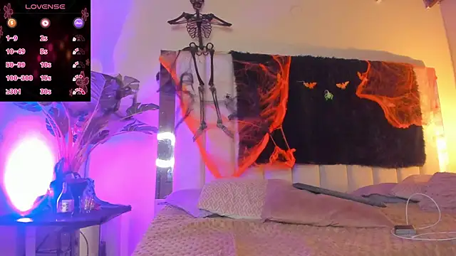 Snapshot of lil_hanna18 chatting on 10-31-25, 08:10 lil hanna18 online show from 10-31-25, 08:10