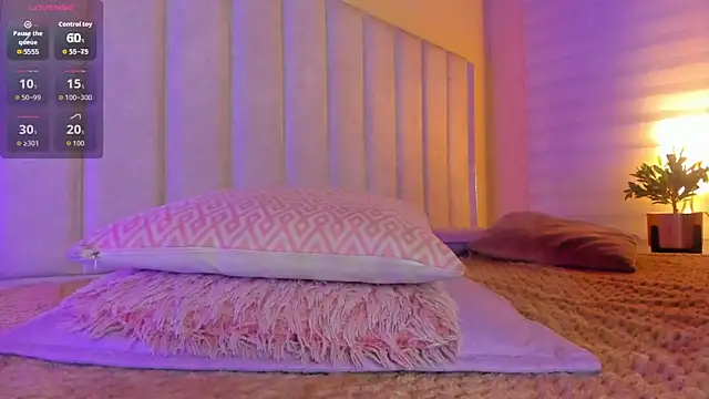 Snapshot of lil_hanna18 chatting on 11-19-25, 10:37 lil hanna18 online show from 11-19-25, 10:37