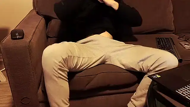 Snapshot of SingleDaddy801 chatting on 12-06-24, 12:12 SingleDaddy801 online show from 12-06-24, 12:12