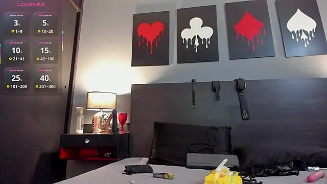 Samantha Mouret online show from 12-18-25, 05:19