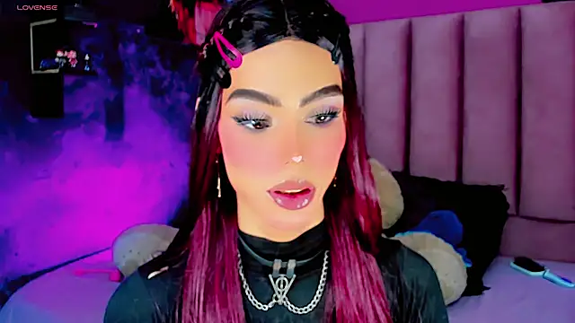 Snapshot of dollswit01 chatting on 02-28-25, 02:31 dollswit01 online show from 02-28-25, 02:31