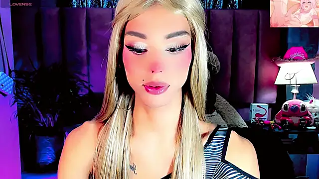 Snapshot of dollswit01 chatting on 11-02-25, 05:48 dollswit01 online show from 11-02-25, 05:48