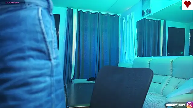 mickeypict online show from 10-30-25, 06:37