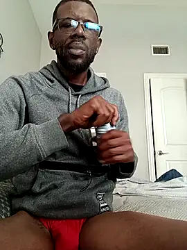 Snapshot of Txdarkmeat74 chatting on 11-07-25, 02:28 Txdarkmeat74 online show from 11-07-25, 02:28