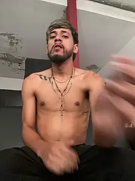 Snapshot of Rouuus12 chatting on 01-12-26, 01:38 Rouuus12 online show from 01-12-26, 01:38