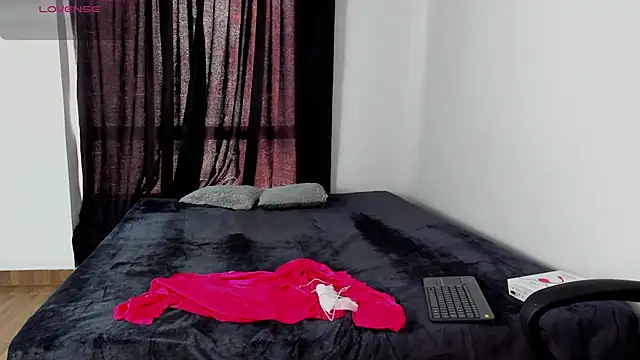 Snapshot of lorymoon chatting on 12-12-24, 07:04 lorymoon online show from 12-12-24, 07:04