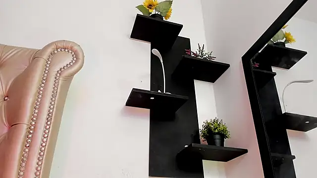 AlexaFoxy18 online show from 12-18-24, 09:36