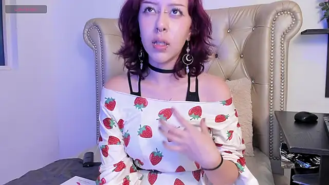 AlexaFoxy18 online show from 02-12-25, 04:23