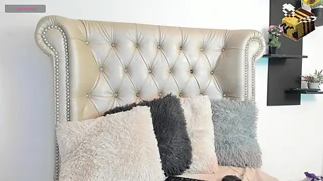 AlexaFoxy18 online show from 02-14-25, 05:41