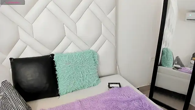 AlexaFoxy18 online show from 09-10-25, 06:02