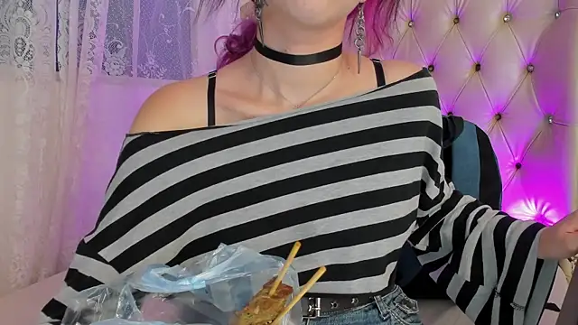 AlexaFoxy18 online show from 09-25-25, 06:39