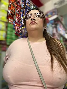 Snapshot of Tatiana_O chatting on 03-05-25, 04:13 Tatiana O online show from 03-05-25, 04:13