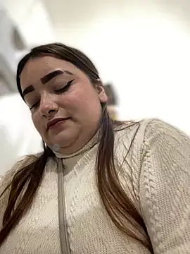 Snapshot of Tatiana_O chatting on 03-06-25, 04:17 Tatiana O online show from 03-06-25, 04:17