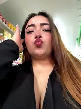 Snapshot of Tatiana_O chatting on 10-21-25, 05:02 Tatiana O online show from 10-21-25, 05:02